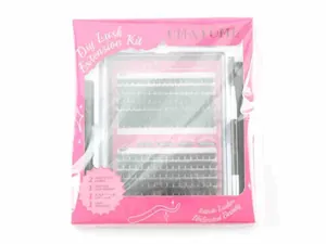 DIY wimperextensie set met wimpers, pincet, lijm en remover in roze verpakking