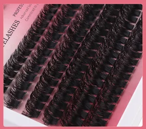 Nahaufnahme professioneller schwarzer DIY Wimpernbüschel in einer Mehrreihen-Anzeige
