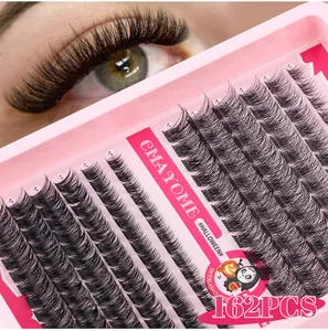 Macro shot of 162pcs cluster lash extensions in tray with D-curl 10-18mm length detail