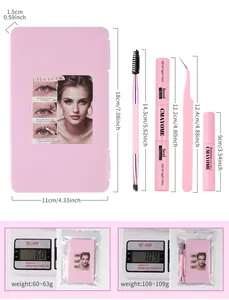Kit extension ciglia rosa con colla, pinzette e dimensioni dettagliate su bianco