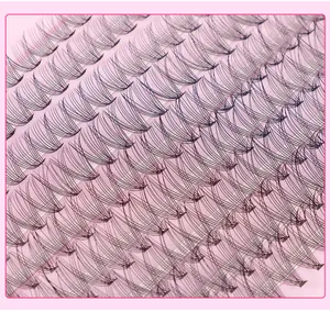 Dettaglio macro delle ciglia finte a ciuffetti neri che mostra densità e artigianalità