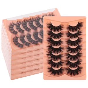 Set da 14 paia di ciglia finte folte e lunghe su vassoi rosa con sfondo bianco pulito