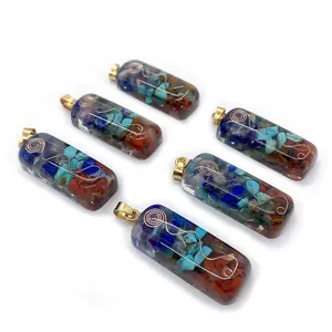 Colgantes Orgone Chakra con piedras naturales de colores y espirales metálicas doradas