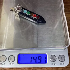 Gewichtsanzeige von 14,91g für einen Chakra-Kristallanhänger auf einer digitalen Waage
