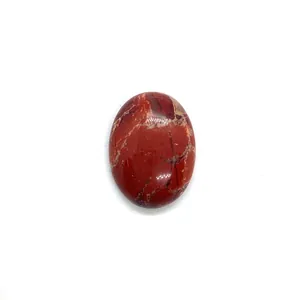 Pietra preziosa diaspro rosso ovale lucido con venature naturali e superficie liscia