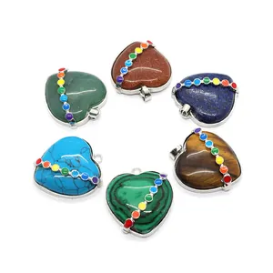 Set mit 6 herzförmigen Naturstein-Anhängern mit Regenbogen-Emaille und Silberlegierung