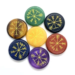 Set de 7 discos de piedras naturales pulidas con símbolos Vegvisir nórdicos grabados