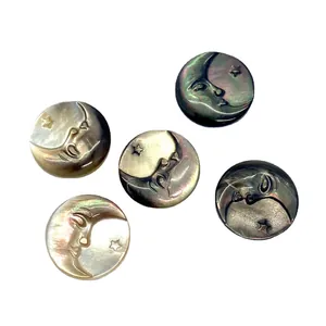 15mm Naturmuschel Cabochon mit gravierten Sonne- und Mondmustern für DIY-Schmuckherstellung