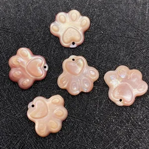 Irisierende Katzenpfoten-Anhänger aus rosa Harz mit Herzform für DIY-Schmuckherstellung