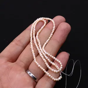 Makroaufnahme von 2-3 mm Süßwasserperlen mit rosa Glanz für DIY-Schmuckzubehör