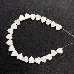 Perline cuore in madreperla bianca naturale 6x7mm per accessori gioielli fai da te