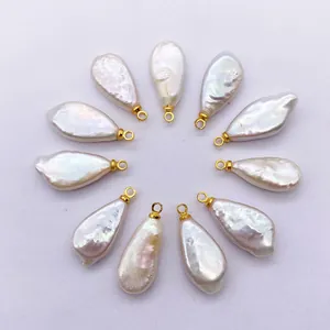 Set di 11 ciondoli in perle d'acqua dolce barocche a forma di goccia con asole dorate