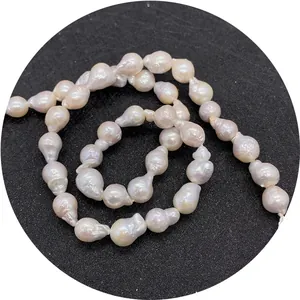 Fil de perles d'eau douce baroques naturelles pour bijoux avec un éclat irisé sur fond noir