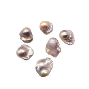 Lot de six perles d'eau douce baroques irrégulières en champagne et violet à l'éclat métallique