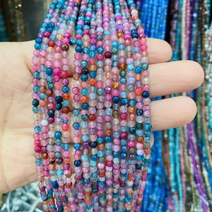 Gros plan de perles d'améthyste et d'agate facettées de 3mm pour la création de bijoux