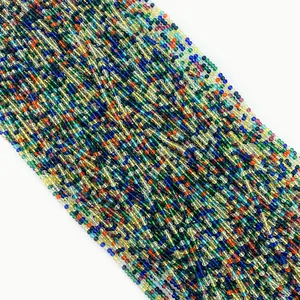 Detailopname van kleurrijke 2-3mm gefacetteerde glazen kralen voor het maken sieraden