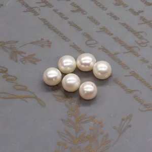 Set van zes glanzende bijna ronde natuurlijke zoetwaterparels met boring voor DIY-sieraden