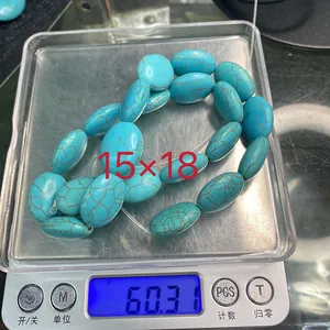 Detailansicht ovaler Türkisperlen 15x18mm auf Waage mit Gewichtsanzeige 60,31g