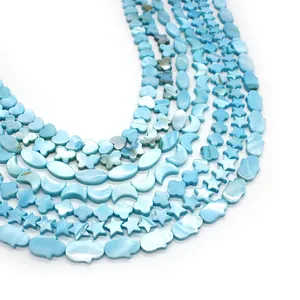Hellblaue schimmernde Naturschalenperlen in Herz-, Stern- und Hamsa-Form für DIY-Schmuck