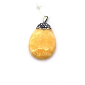 Pendente piatto a goccia in pietra naturale gialla con cappuccio decorato con strass