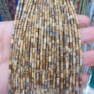 Détail de perles cylindriques en jaspe paysage pour création de bijoux DIY