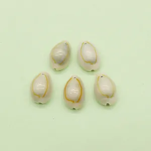 Πέντε γυαλισμένα φυσικά κοχύλια cowrie με κίτρινους δακτυλίους για χειροποίητα κοσμήματα