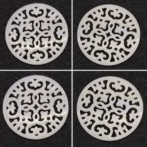 Pendentif Rond en Coquillage Naturel Eau Douce Creux Nacre Blanche Sculptée Motif Oriental Accessoire de Bijouterie DIY