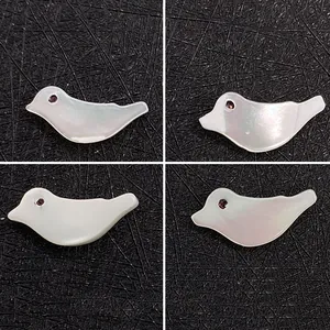 Perline Sciolte in Conchiglia Naturale a Forma di Uccello Lucidate in Madreperla Pendente Animale per Creazione Gioielli Fai da Te