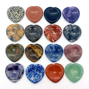 Pierres naturelles en forme de cœur polies et colorées pour création de bijoux