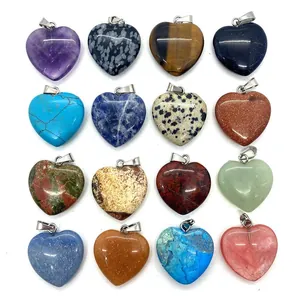 Set de 16 colgantes de piedra natural en forma de corazón con cierres plateados finos