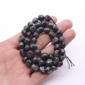 Detail van natuurlijke labradoriet kralen voor het maken van DIY sieraden