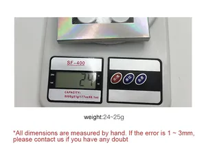Weight measurement of 4 pairs of 6D false eyelashes in a silver laser packaging box