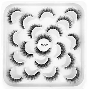 Makroaufnahme von 14 Paar MC-2 8D Nerz-Stil falschen Wimpern auf weißem Display-Tablett
