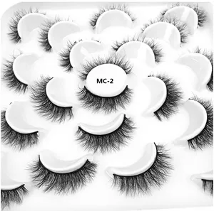 Nahaufnahme von 8D Nerzimitat Wimpern Set mit dichten 3D Locken Wimpern Box