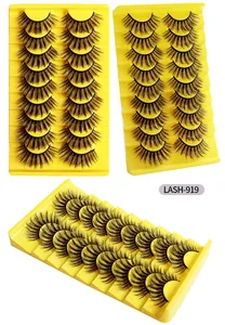Detailansicht von 10 Paar dichten Kunstpelz-Wimpern auf einem gelben Display