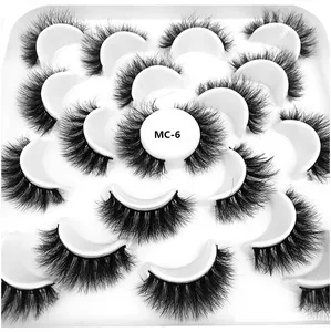 Detailsicht von 10 Paar 8D Faux Nerz Wimpern Modell MC-6 in einer weißen Rundschale