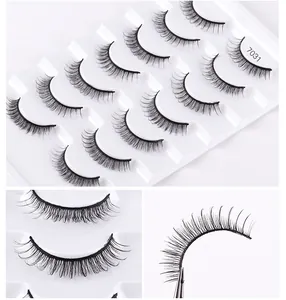 Nahaufnahme von 10 Paar synthetischen falschen Wimpern Modell 7031 mit Details der Basis