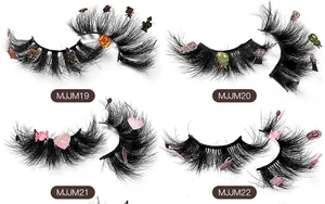 Vues détaillées de faux cils denses avec motifs de citrouilles d'Halloween et cœurs