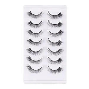 Set mit 7 Paar natürlichen, dicken und geschwungenen schwarzen Kunstfaser-Wimpern in Weiß