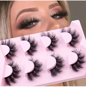 Detailansicht von 7 Paar voluminösen 3D-Nerzimitat-Wimpern auf einem rosa Tablett
