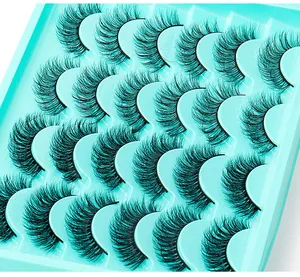 Nahaufnahme von 14 Paar dichten, kreuzförmigen Nerzimitat-Wimpern in einer mintgrünen Schale