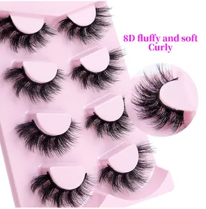 Detailansicht von 4 Paaren 8D flauschigen und lockigen falschen Wimpern auf Rosa