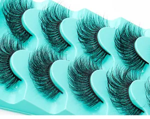 Macro di 7 paia di ciglia finte in visone nero folte con curvatura su vassoio color teal