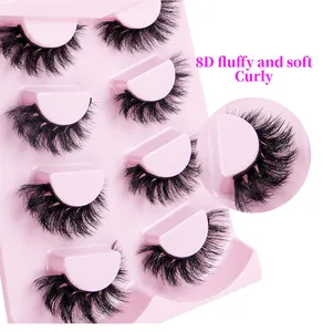 Detail von flauschigen 8D-Wimpern mit dichtem, mehrlagigem Volumen und Schwung