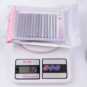 Makroaufnahme des DIY-Wimpern-Sets auf einer Waage mit einem Gesamtgewicht von 82 Gramm