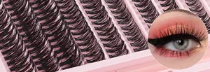 Détail macro de cils en grappe avec effet de maquillage des yeux naturel et évasé