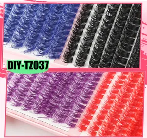 Détails macro de grappes de faux cils individuels colorés en bleu, violet et rouge