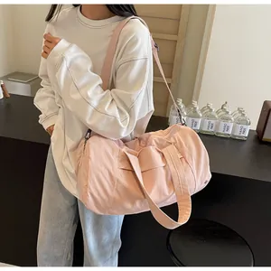 Dettagli borsa da viaggio in nylon rosa impermeabile con tracolla e grande capacità
