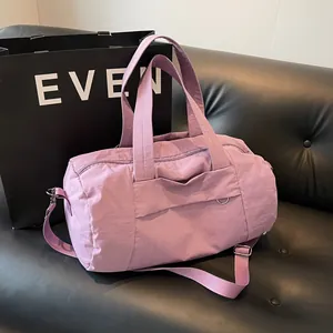 Borsa da viaggio viola impermeabile in nylon grande capacità con tracolla regolabile