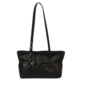 Sac cabas noir en cuir avec sangles décoratives et boucles en métal argenté